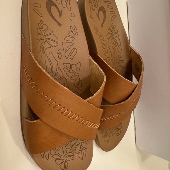 Olukai - Picture 2 of 5